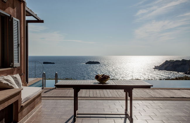 Absolute Villa by Stylish Stays - Photo 36