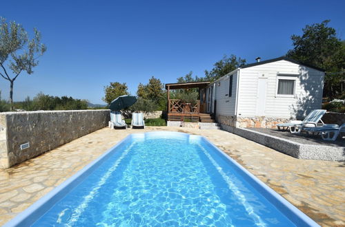 Photo 23 - Welcoming Holiday Home in Ugljane With Swimming Pool