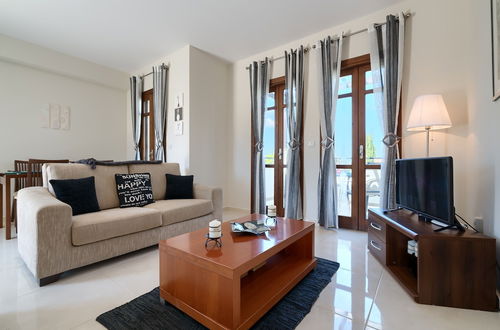 Foto 1 - Charming 2 bedroom apartment 'DC11' - with communal pool and resort facilities, Helios Heights village on Aphrodite Hills Resort