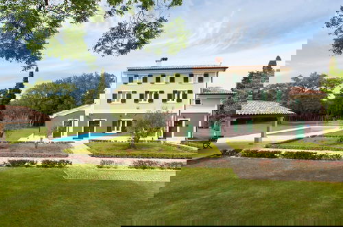 Foto 20 - Beautiful Villa With Swimming Pool
