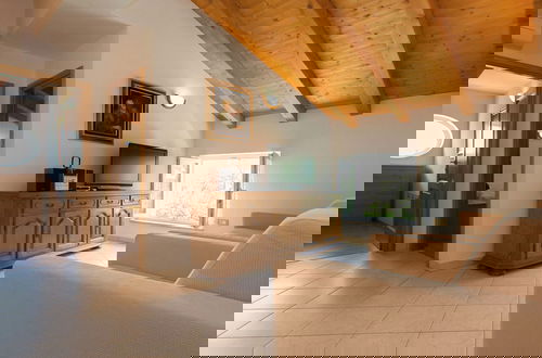 Foto 13 - Beautiful Villa With Swimming Pool