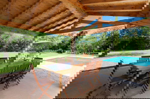 Foto 19 - Beautiful Villa With Swimming Pool