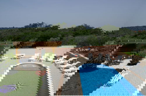 Photo 14 - Relaxing Apartment in Banjole With Shared Pool