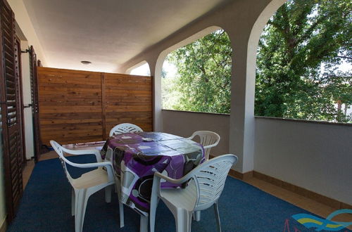 Photo 7 - Spacious Apartment With Terrace & Garden Grill