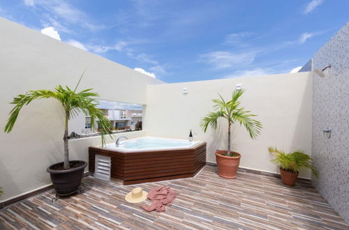 Foto 46 - Amazing Modern 2 PH in 1 6BR Private Jacuzzi Great Facilities GYM 2 Rooftops Security