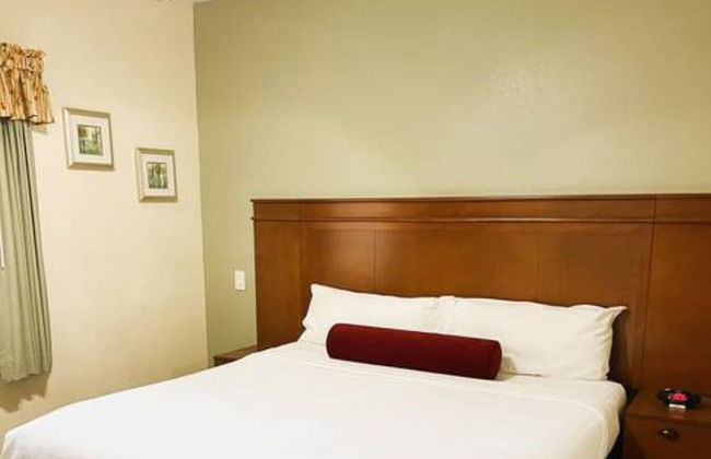 Roundhouse Resort - Photo 14
