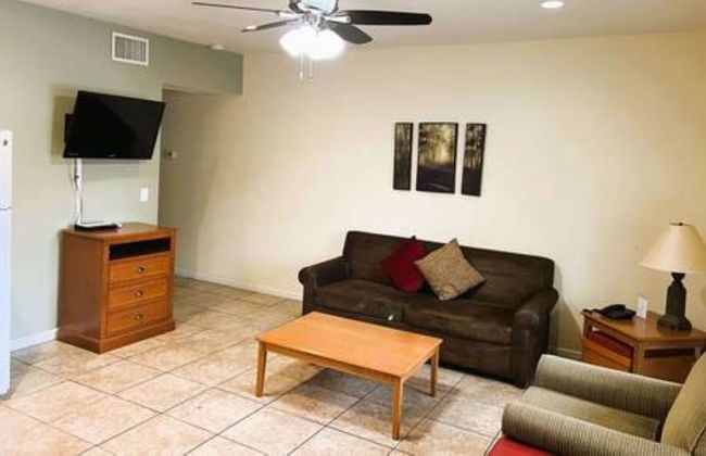 Roundhouse Resort - Photo 39