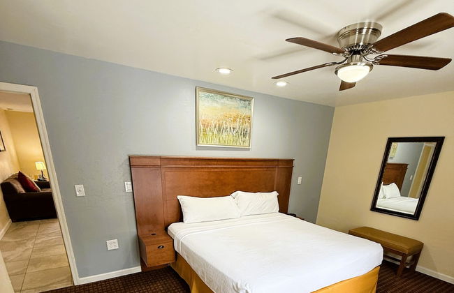 Roundhouse Resort - Photo 11
