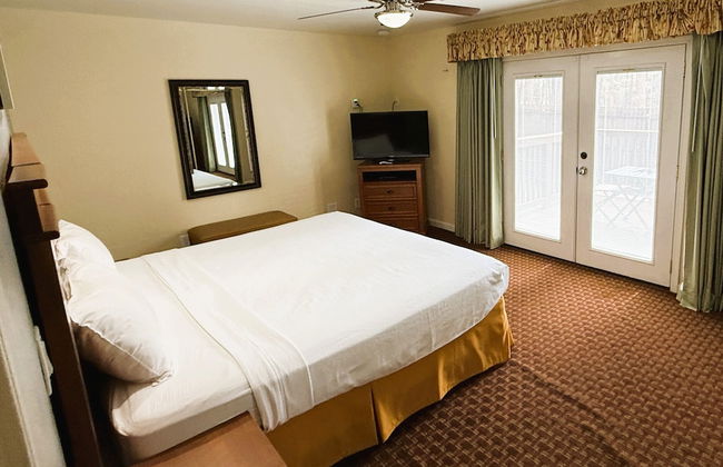Roundhouse Resort - Photo 10