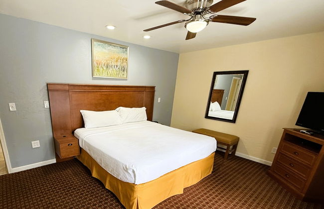 Roundhouse Resort - Photo 5