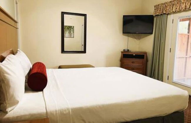 Roundhouse Resort - Photo 15