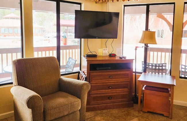 Roundhouse Resort - Photo 34