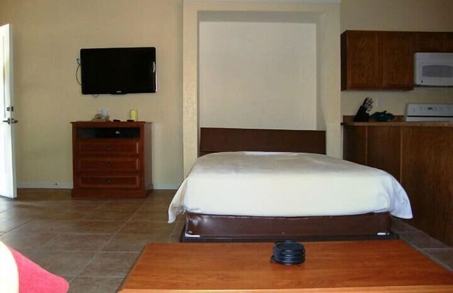 Roundhouse Resort - Photo 2