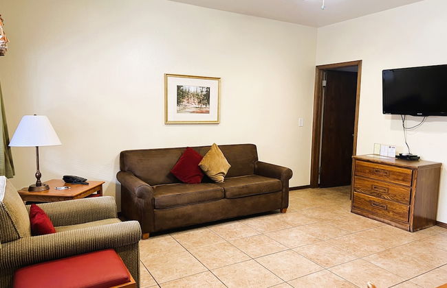 Roundhouse Resort - Photo 36