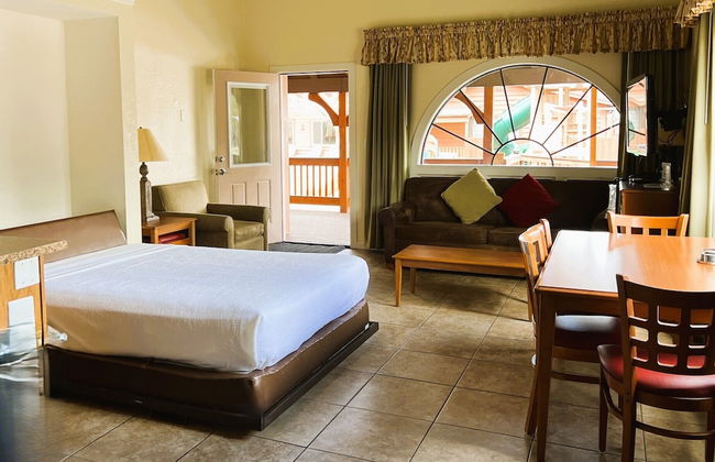 Roundhouse Resort - Photo 4
