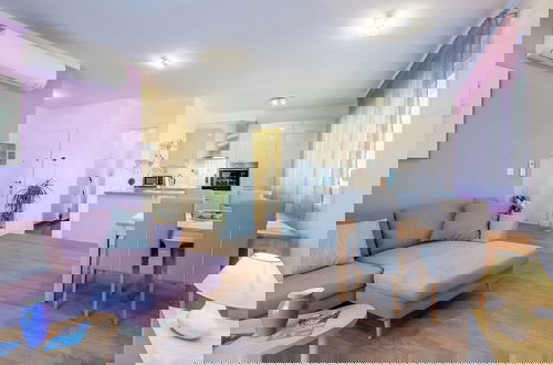 Foto 16 - Modern Newly Built Apartment, Geat Location, Private Parking Space, WiFi