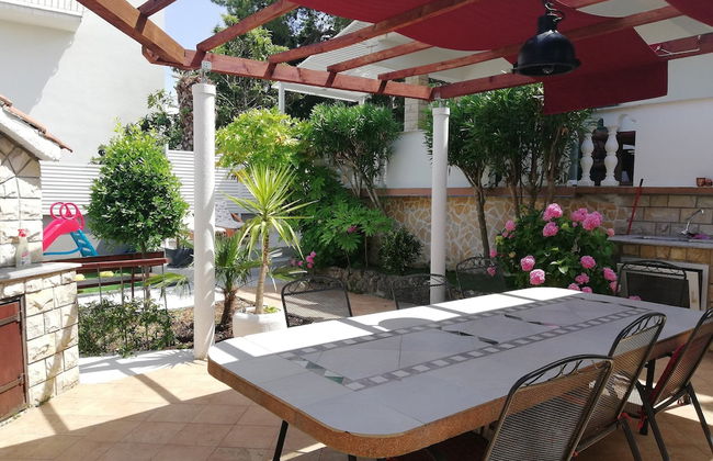 Holiday Apartment With a Private Terrace & Hot Tub, Near the Beach - Foto 37