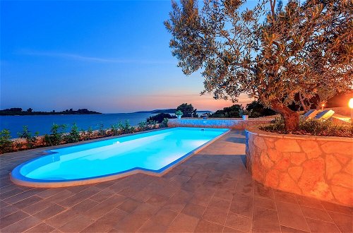Photo 25 - Beachfront Luxury Villa w. Pool & Large Garden