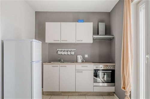 Photo 6 - Contemporary Apartment in Novalja With Barbecue
