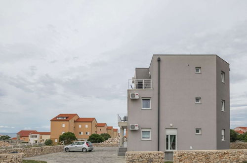 Photo 18 - Contemporary Apartment in Novalja With Barbecue