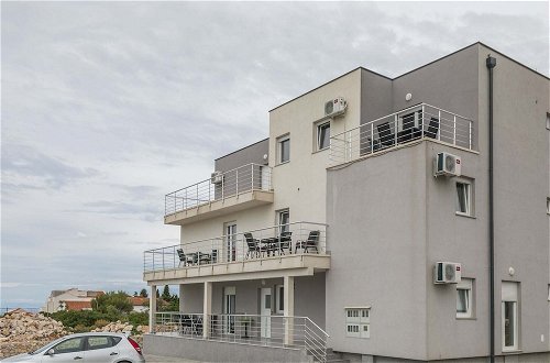 Photo 17 - Contemporary Apartment in Novalja With Barbecue