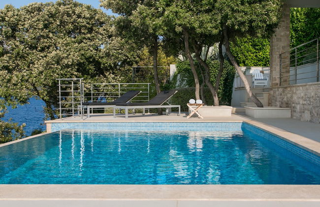 Beachfront Villa Poseidon with Heated Pool - Foto 16