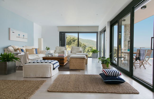 Beachfront Villa Poseidon with Heated Pool - Foto 9