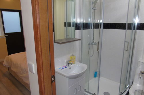 Photo 11 - Lovely 1-bed Apartment in Bolton