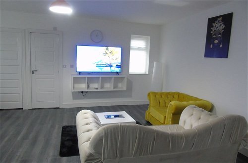Photo 8 - Lovely 1-bed Apartment in Bolton