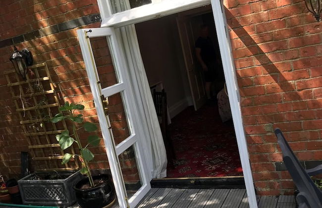 Beautiful Garden Double Room With Private Access - Foto 10
