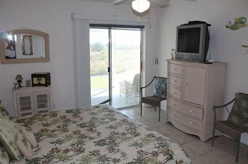 Photo 5 - Pet Friendly, Oceanfront, 3 Bed, 2 Bath - Ocean Paradise