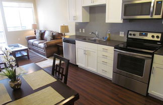 Photo 3 - Apartment with Full Amenities - Miracle Mile