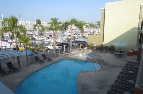Foto 5 - Apartment with Full Amenities - Miracle Mile
