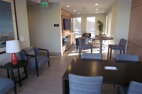 Photo 2 - Apartment with Full Amenities - Miracle Mile