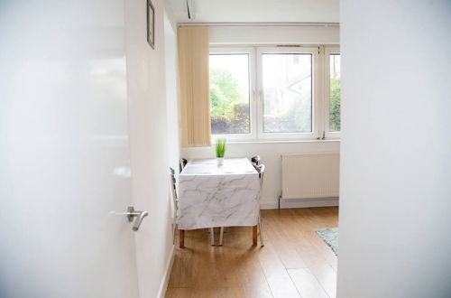 Photo 9 - Large Shoreditch, Hoxton 3-bed Garden Flat