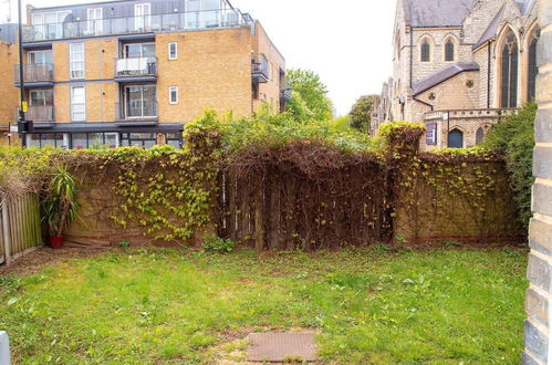 Photo 21 - Large Shoreditch, Hoxton 3-bed Garden Flat