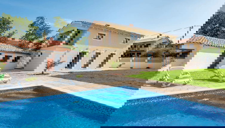 Foto 1 - Holiday Home in Labin With Private Swimming Pool