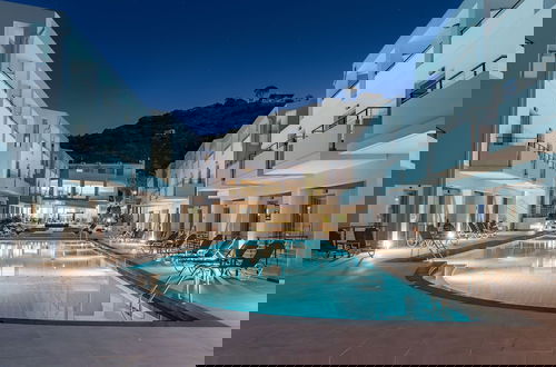 Foto 47 - Sunrise Village Hotel