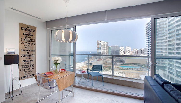 Foto 1 - Modern Seaview Apartment In a Prime Location