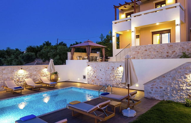 Novel Villa in Roupes with Private Pool near Arkadi Monastery - Foto 1
