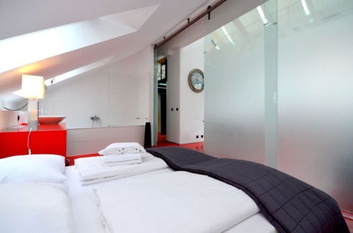 Foto 3 - Vienna Residence Luxury Apartment for 4 With Rooftop Terrace and Uncommon View