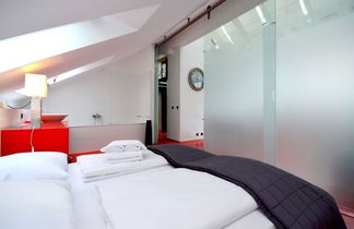 Foto 3 - Vienna Residence Luxury Apartment for 4 With Rooftop Terrace and Uncommon View