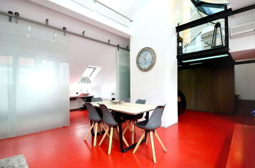 Photo 9 - Vienna Residence Luxury Apartment for 4 With Rooftop Terrace and Uncommon View