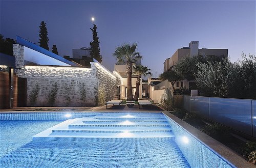 Photo 12 - Beachfront Luxurious Villa w Private Heated Pool