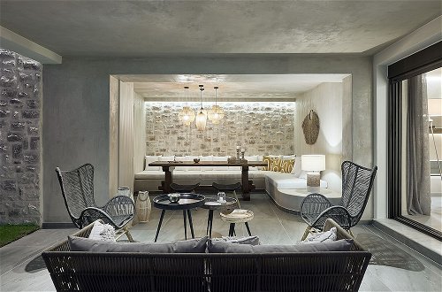 Photo 16 - Beachfront Luxurious Villa w Private Heated Pool