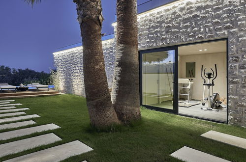 Photo 10 - Beachfront Luxurious Villa w Private Heated Pool