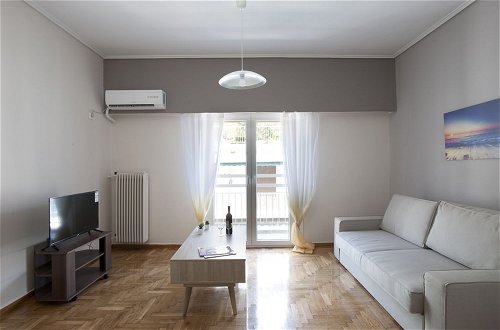 Foto 1 - Zan Moreas A Simple & Minimal Apartment