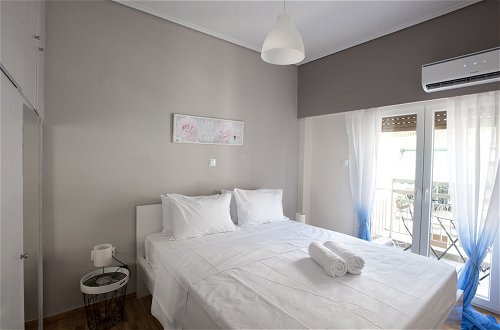Photo 2 - Zan Moreas A Simple & Minimal Apartment