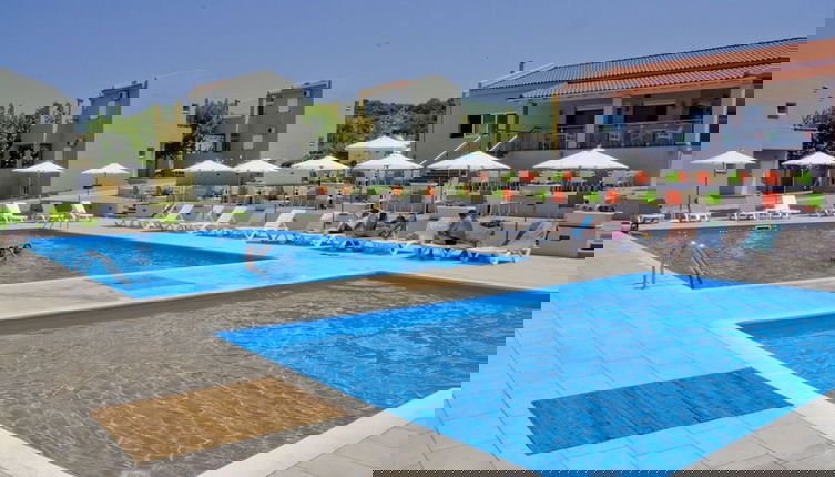 Foto 1 - Fournia Village