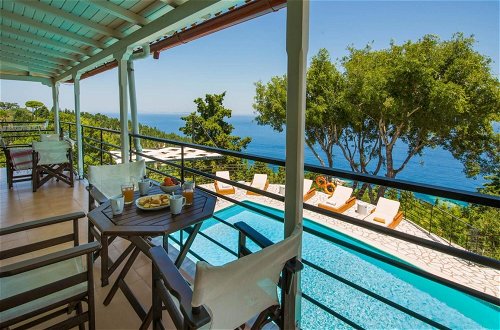 Foto 26 - Villa Nefeli Large Private Pool Walk to Beach Sea Views A C Wifi Car Not Required - 2295